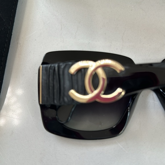Chanel Sunglasses -  Black with large CC leather on handle.  🔥No scathes on lens - Picture 3 of 5